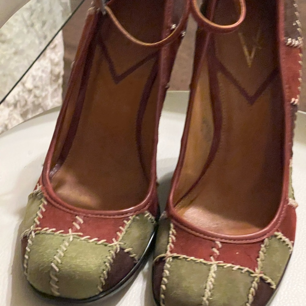 Size 6B Vince Camuto Brown ,rust & green suede Wedge Heel Shoes Sandal